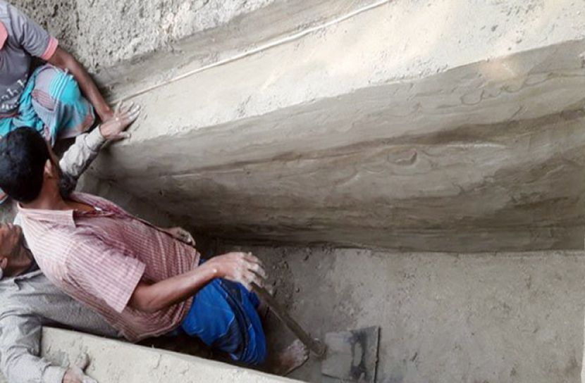 কবরে আরবি হরফ!