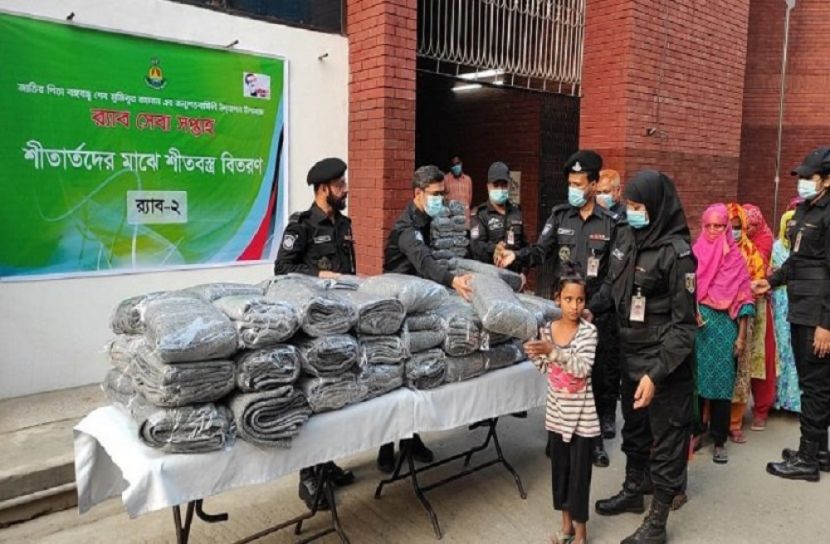 রাজধানীতে শীতার্ত মানুষের পাশে র‌্যাব-২