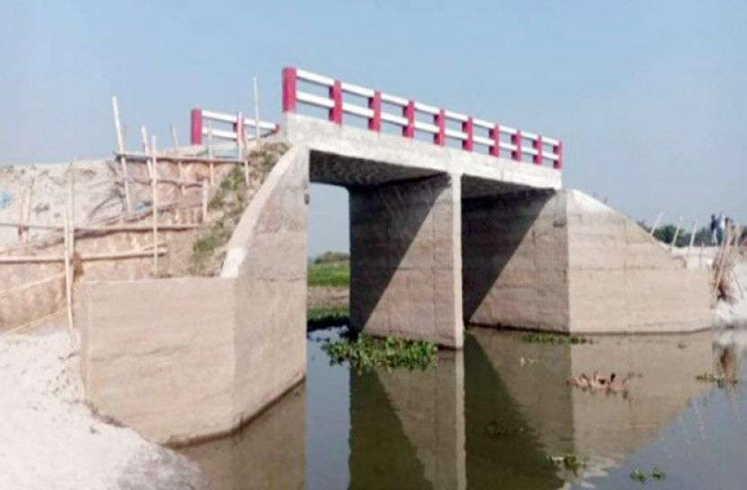 ব্রিজ আছে, রাস্তা নেই