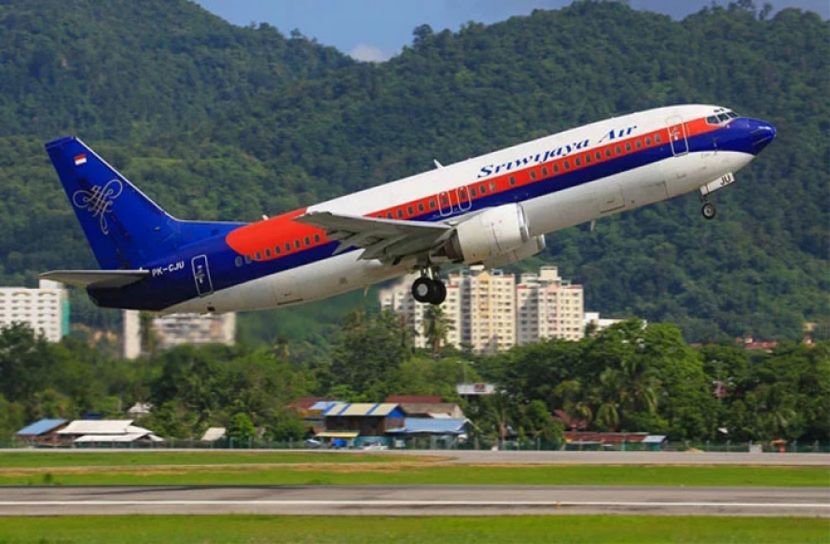 অর্ধশতাধিক যাত্রীসহ ইন্দোনেশিয়ায় বিমান নিখোঁজ