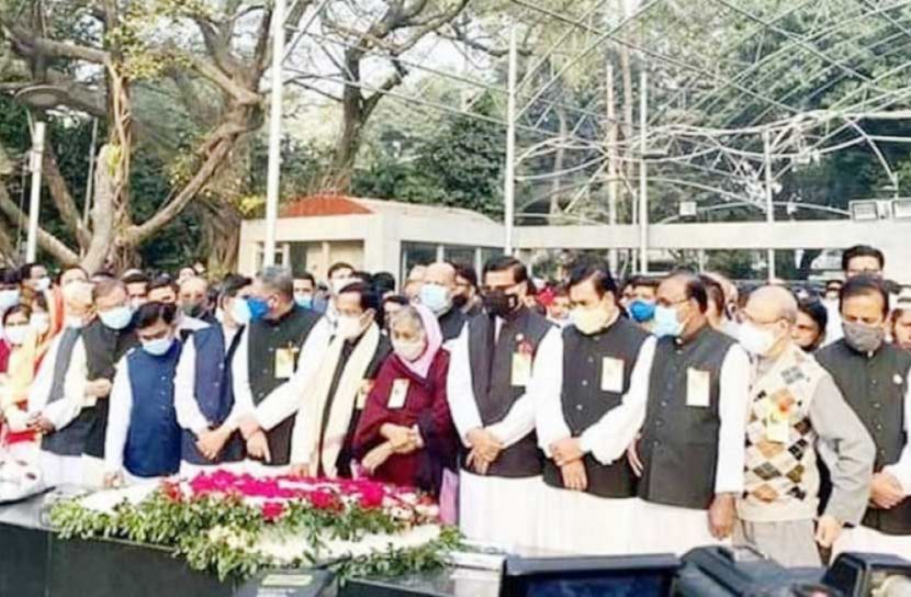 স্বদেশ প্রত্যাবর্তন দিবসে বঙ্গবন্ধুর প্রতিকৃতিতে ফুলেল শ্রদ্ধা