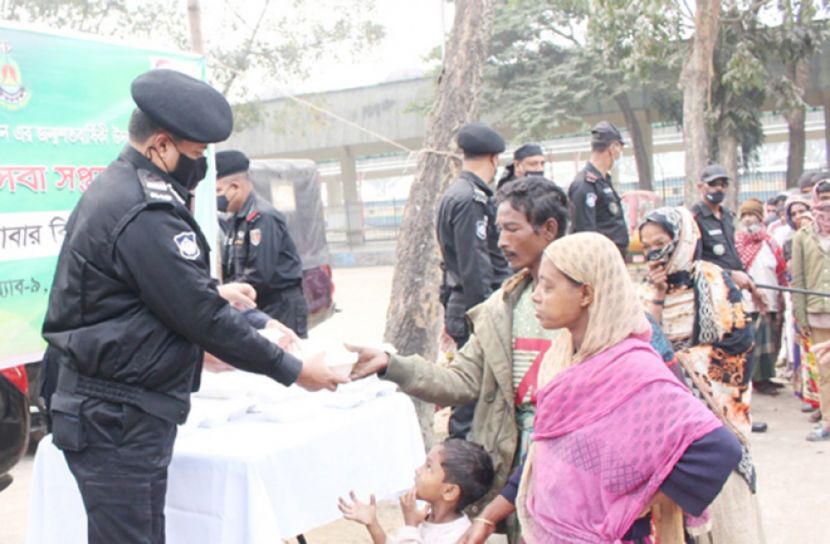 সিলেট ও সুনামগঞ্জে র‌্যাবের খাবার বিতরণ
