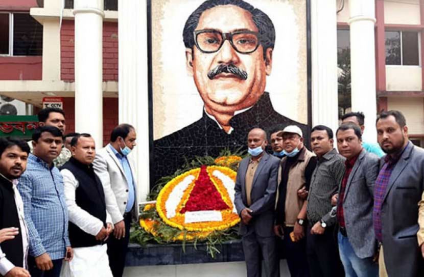 বঙ্গবন্ধুর স্বদেশ প্রত্যাবর্তন দিবসে সিলেট জেলা যুবলীগের শ্রদ্ধাঞ্জলি