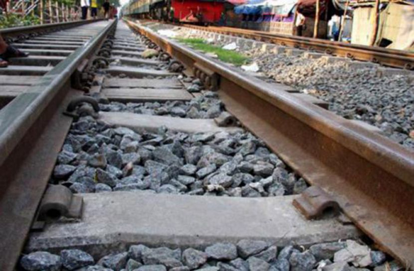 ঠাকুরগাঁওয়ে ট্রেনে কাটা পড়ে ২ জারিকারকের মৃত্যু