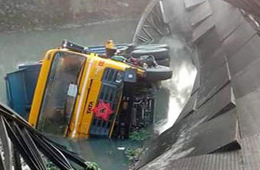 রাঙামাটিতে সড়ক দুর্ঘটনায় চালকসহ নিহত ৩