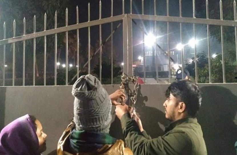 রাবি উপাচার্যের বাসভবনে ছাত্রলীগের তালা