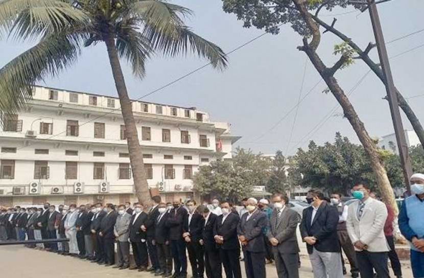 সাংবাদিক মিজানুর রহমান খানের প্রথম জানাজা সম্পন্ন