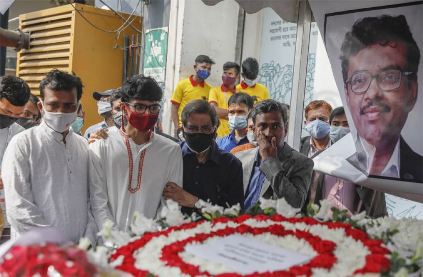 প্রথম আলো কার্যালয়ে মিজানুর রহমান খানকে শেষ শ্রদ্ধা