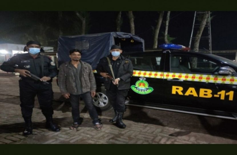 মদ-ফেনসিডিলসহ যুবক র‌্যাবের জালে