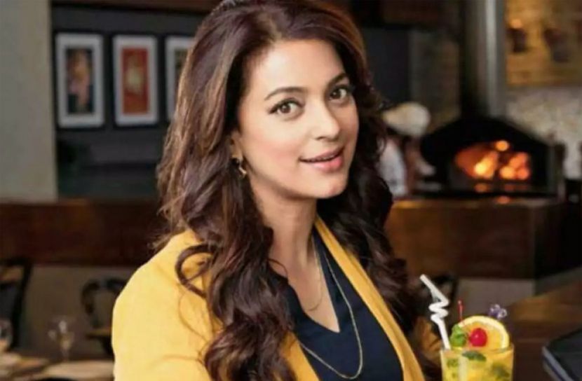 লকডাউনের সময়টাকে মিস করছেন জুহি চাওলা