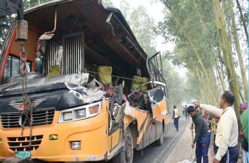 রংপুরে বাস-ট্রাক সংঘর্ষ, সুপারভাইজার নিহত