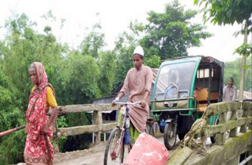 সিংগাইরে ঝুঁকিপূর্ণ অর্ধশতাধিক সেতু-কালভার্ট
