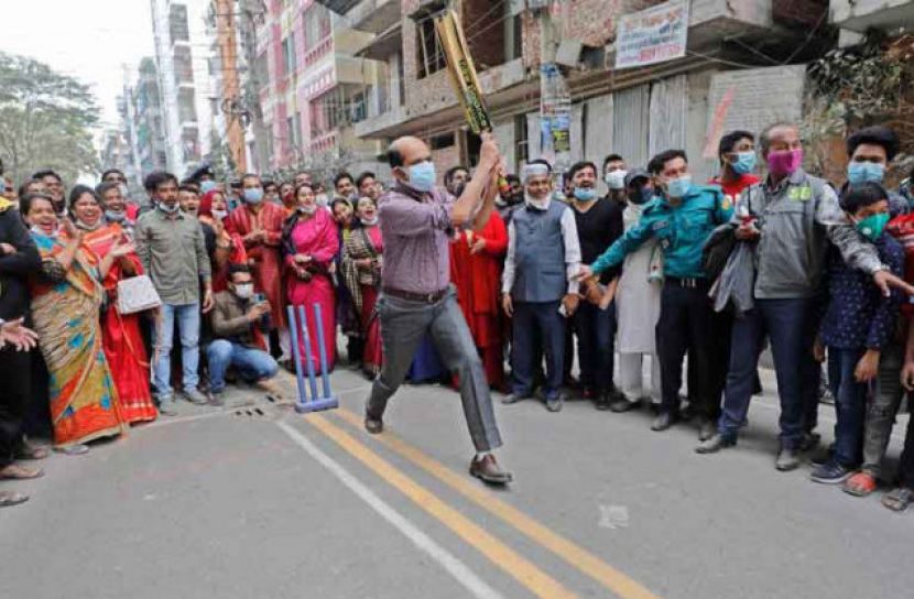 তৃতীয় বলেই বোল্ড মেয়র আতিক