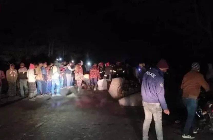 ঝিনাইদহে ট্রাক-করিমন সংঘর্ষে ৬ শ্রমিক নিহত