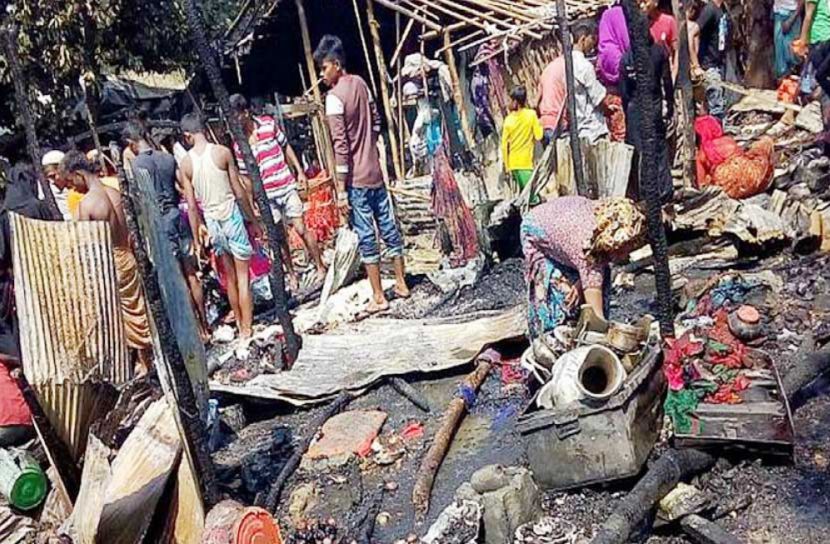 রোহিঙ্গা ক্যাম্পে ৫শ ঘর পুড়ে ছাই