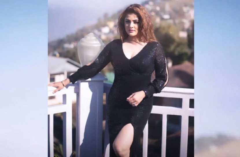 ঝড় তুললেন শ্রাবন্তী