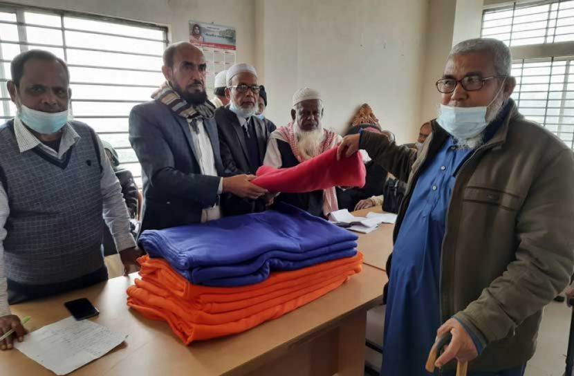 নড়াইলে অসহায় মুক্তিযোদ্ধাদের কম্বল বিতরণ