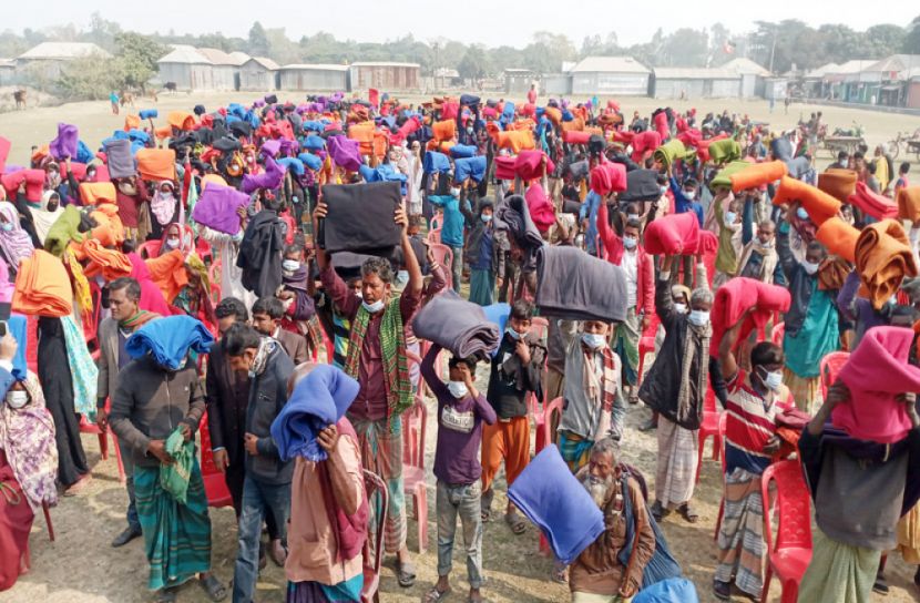 পাবনায় অগ্রণী ব্যাংকের উদ্যোগে শীতার্তদের শীতবস্ত্র বিতরণ