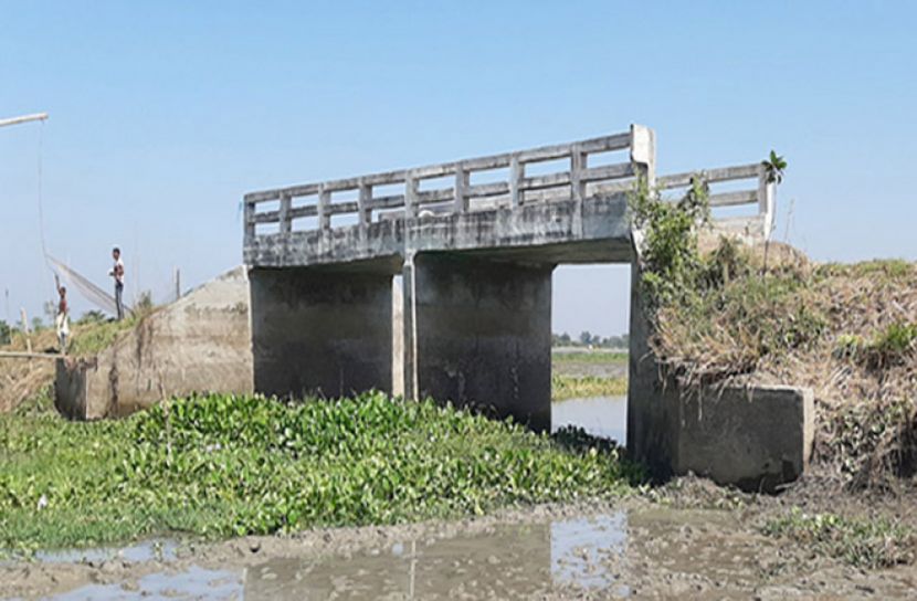 অপ্রয়োজনীয় ব্রিজে সয়লাব: উপকারের পরিবর্তে দুর্ভোগ