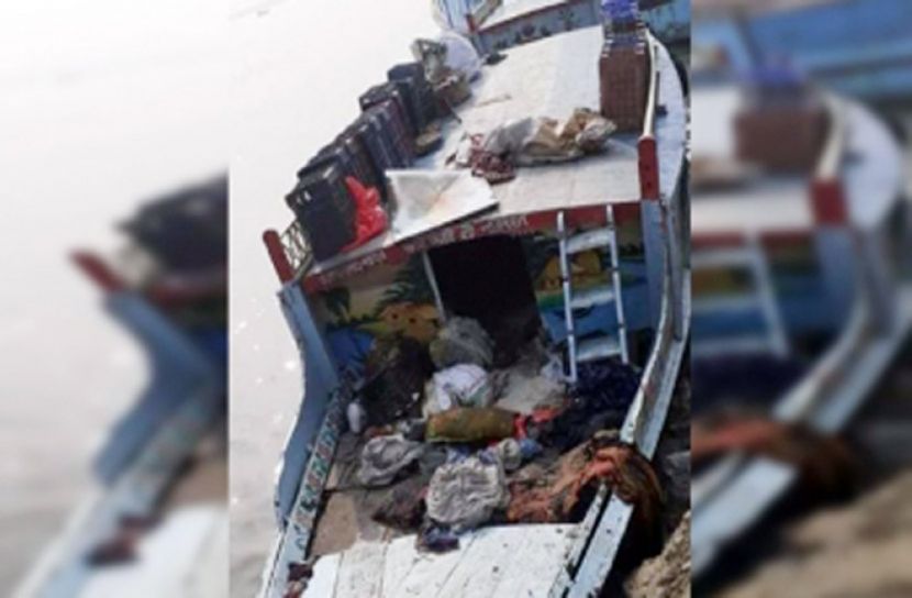 নৌকায় কয়েলের আগুনে মাঝির মৃত্যু, দগ্ধ ৪