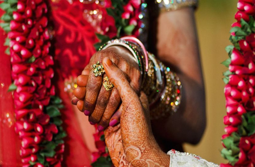 ভারতে মেয়েদের বিয়ের ন্যূনতম বয়সসীমা বদলের সুপারিশ