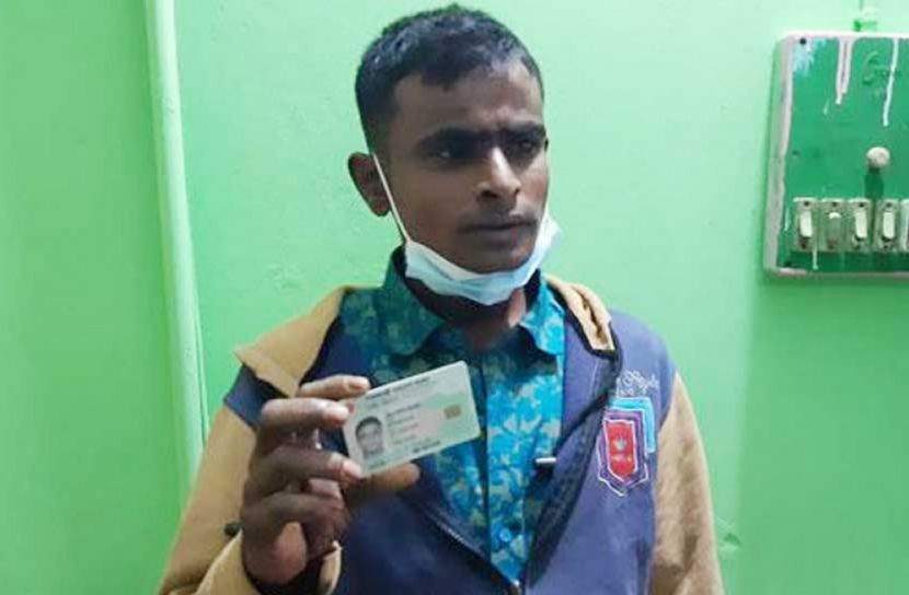 বাবাকে ভোট দিতে পারলেন না ‘মৃত’ মানিক