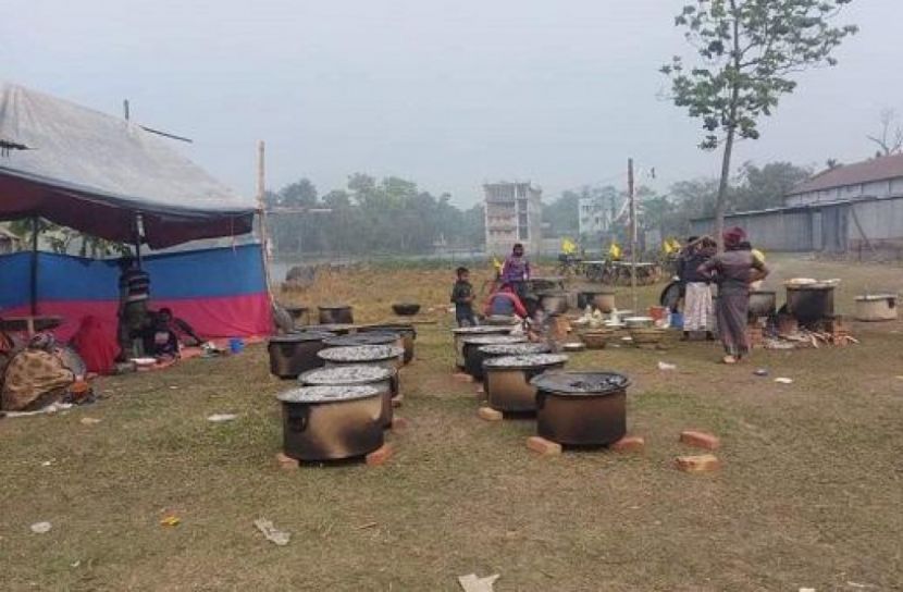 ভোটারদের জন্য রান্না করা খাবার নিয়ে গেল প্রশাসন!