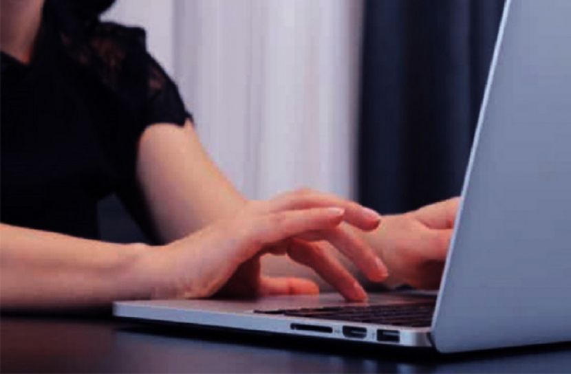 মেয়ের নগ্ন ছবিতে পর্নোগ্রাফি, মায়ের ৩৫ বছরের কারাদণ্ড