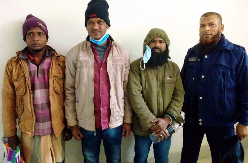রাজাপুরে ওয়ারেন্টভূক্ত তিন পলাতক আসামি গ্রেফতার