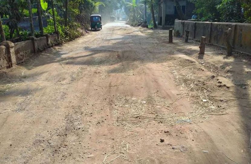 লক্ষ্মীপুরের দালাল বাজার-মীরগঞ্জ সড়কে যত দুর্ভোগ জনগণের