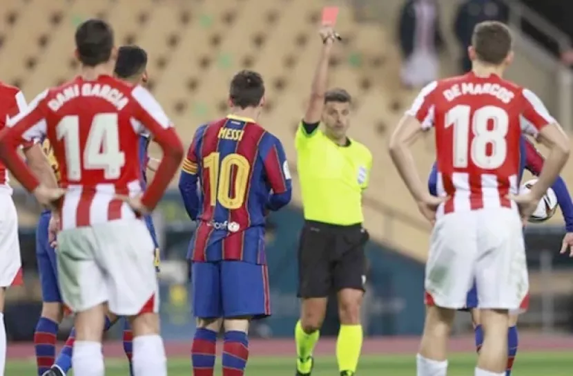 শিরোপা হারালো বার্সা, লাল কার্ড খেলো মেসি
