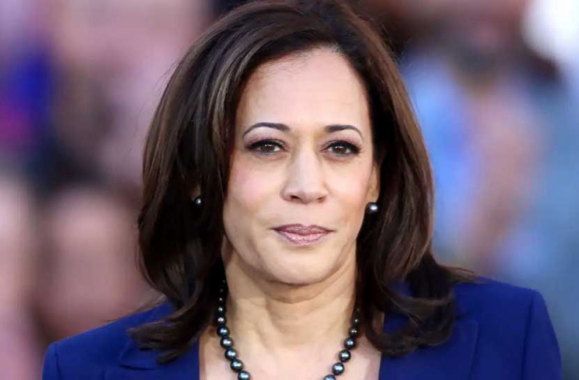 পদত্যাগ করলেন কমলা হ্যারিস