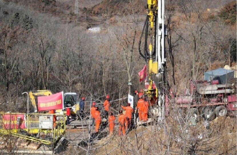 আমরা বেঁচে আছি, উদ্ধারকাজ বন্ধ করবেন না