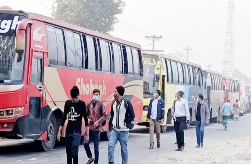 নৌরুটে পারাপারের অপেক্ষায় ৯ শতাধিক যানবাহন