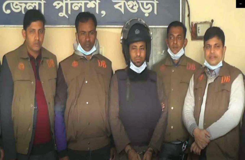 বগুড়ায় নিষিদ্ধ ঘোষিত জঙ্গি সংগঠনের সদস্য আটক