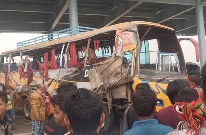 ফরিদপুরে সড়ক দুর্ঘটনায় নিহত ৩