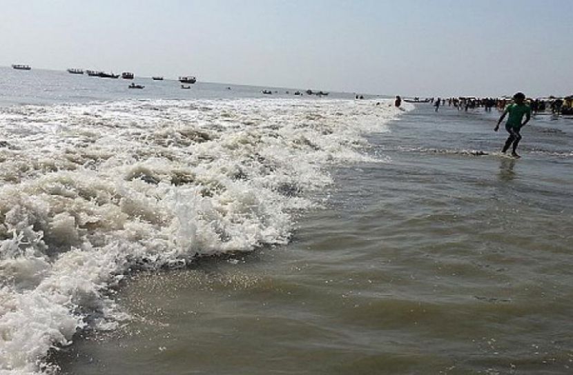 কুয়াকাটা সৈকতে গোসল করতে নেমে পর্যটকের মৃত্যু