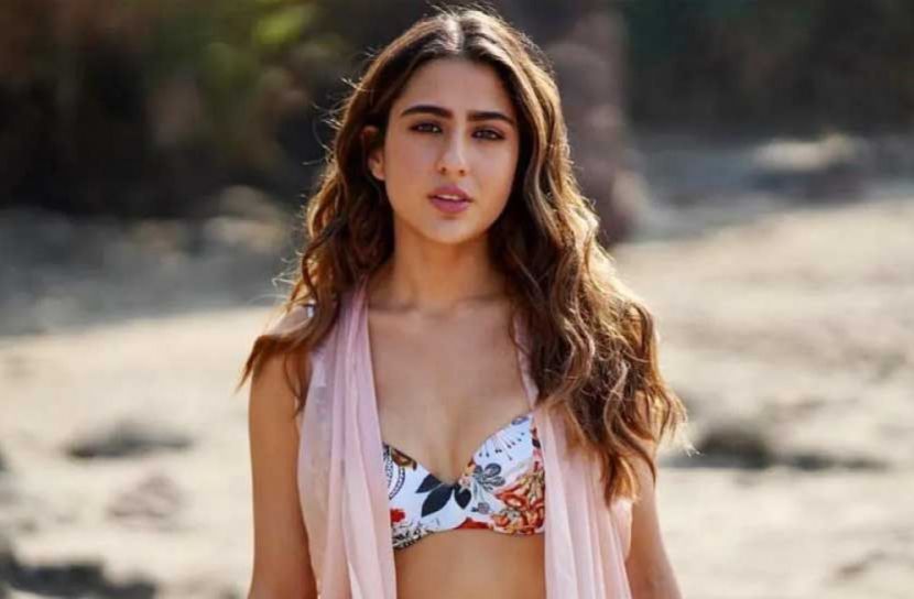 হতাশা কাটাতে বিকিনি পরে সৈকতে সারা