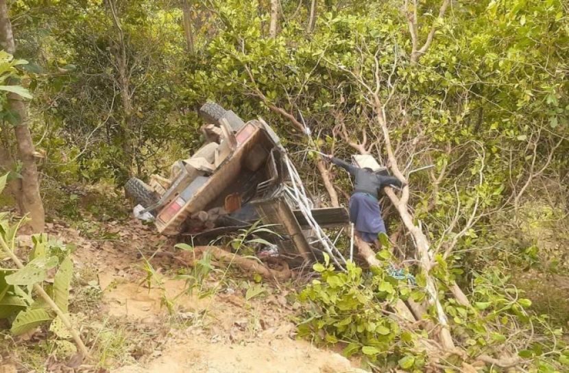 থানচিতে জিপ খাদে পড়ে ৪ শ্রমিকের মৃত্যু