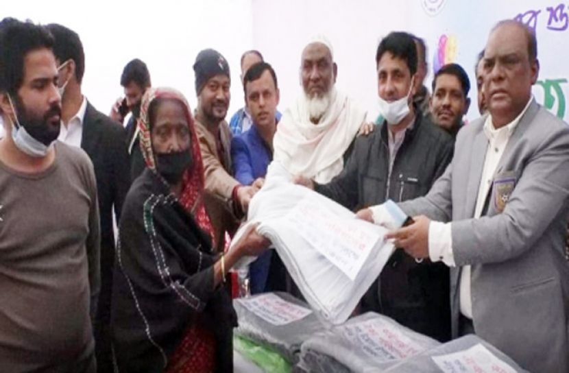 ৪ শতাধিক অসহায় মানুষের মাঝে শীতবস্ত্র বিতরণ 