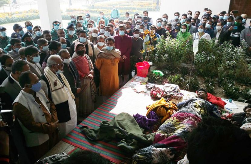 খুবির দুই শিক্ষার্থীকে অনশন ভাঙার অনুরোধ সিটি মেয়রের