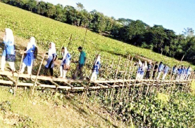 দুর্ভোগ লাঘবে এরা বরাক নদীতে সেতু