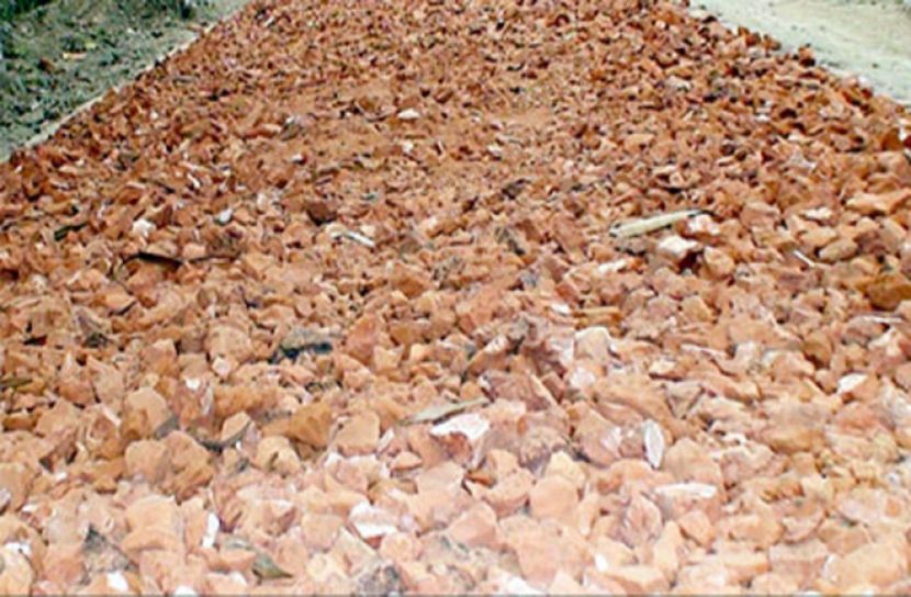 মানিকগঞ্জে নিম্নমানের সামগ্রীতেই সড়ক সংস্কার