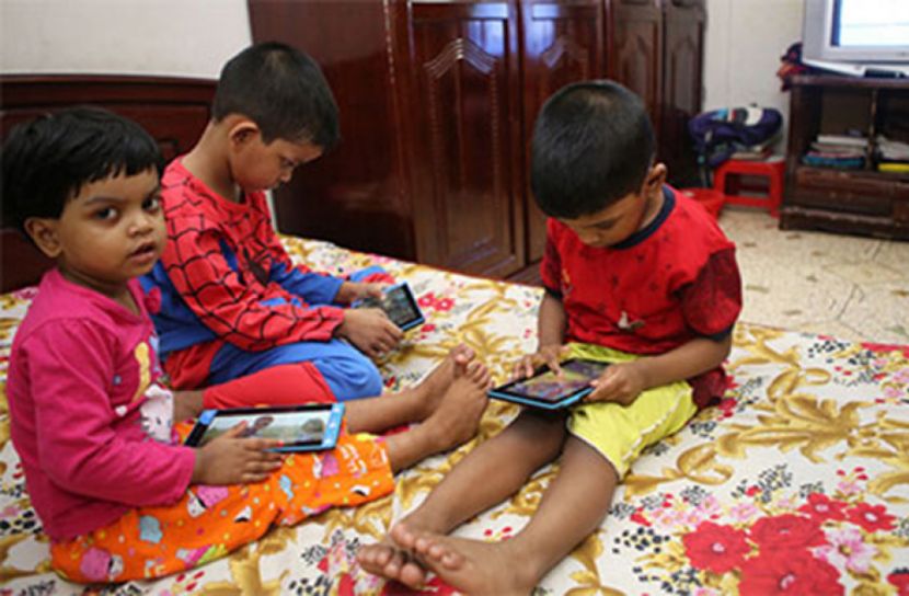 যে ৭ উপায় সন্তানের ইন্টারনেট আসক্তি কমাবেন