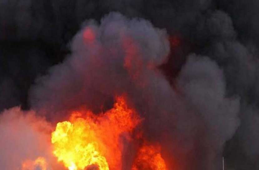 কমলাপুরে পোশাক কারখানায় আগুন, নিয়ন্ত্রণে ১০ ইউনিট