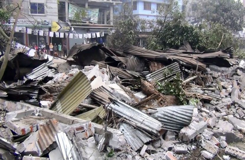 সাবেক মন্ত্রী লতিফ সিদ্দিকীর বিভিন্ন স্থাপনা গুড়িয়ে দিলো প্রশাসন