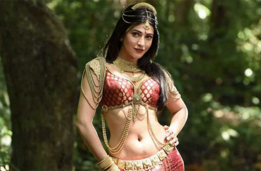 আবারও প্রেমে পড়েছেন শ্রুতি