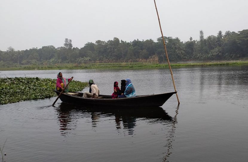 তিন কন্যার ভরসা মাঝি মায়ের বৈঠা