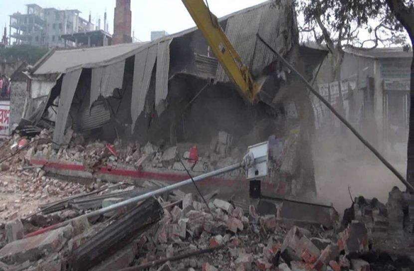 ব্রাহ্মণবাড়িয়ায় মেঘনার তীরে অভিযান, অবৈধ স্থাপনা উচ্ছেদ 