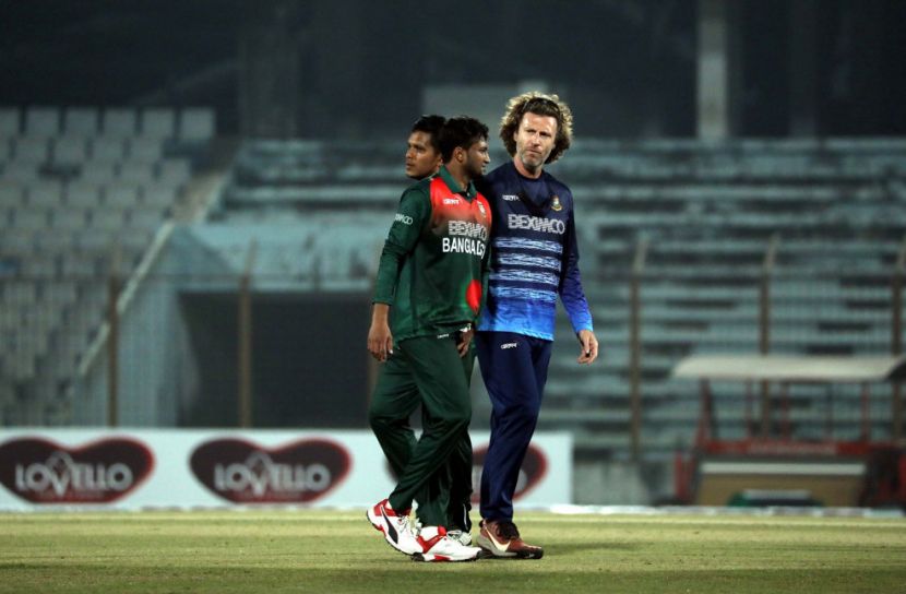 কুঁচকিতে চোট, মাঠ ছাড়লেন সাকিব